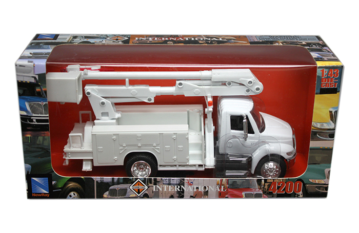 New-Ray Toys 15913 Diecast International 4200 Utility Line Truck 1:43 NEW