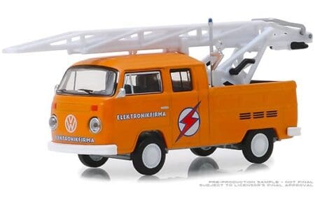 Greenlight 1:64 Club V-Dub Series 9 - 1972 Volkswagen Type 2 Double Cab Pickup Ladder Truck (Orange)