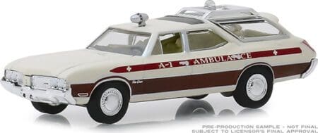 Greenlight 1:64 Hobby Exclusive - 1970 Oldsmobile Vista Cruiser (Cream) - Waco Texas Ambulance