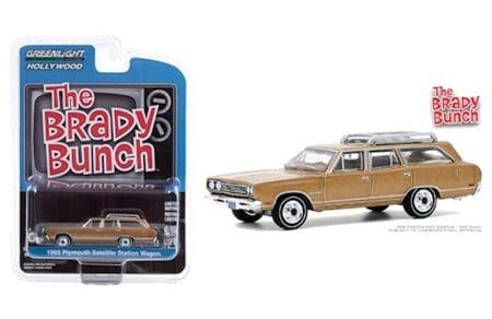 Greenlight 1:64 Hollywood Series 29 - The Brady Bunch (1969-74 TV Series) - Carol Brady's 1969 Plymouth Satellite Station Wagon (Brown)