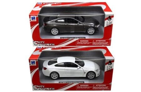 New Ray 1:24 W/B - Muscle Car Collection - BMW 4 Series M-Sportpaket Black & White