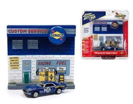 Johnny Lightning 1:64 Diorama 3D Sunoco Gas Service 1967 Chevy Camaro BL