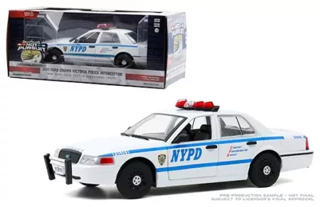 Greenlight 1:24 Hot Pursuit - 2011 Ford Crown Victoria Police Interceptor - New York City Department (NYPD) White