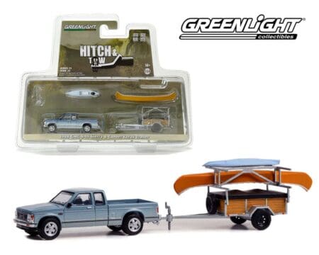 Greenlight 1:64 Hitch & Tow Series 25 - 1988 GMC S-15 Sierra with Canoe & Kayak Trailer