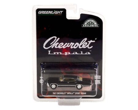 Greenlight 1:64 1967 Chevrolet Impala Sports Sedan - Tuxedo Black