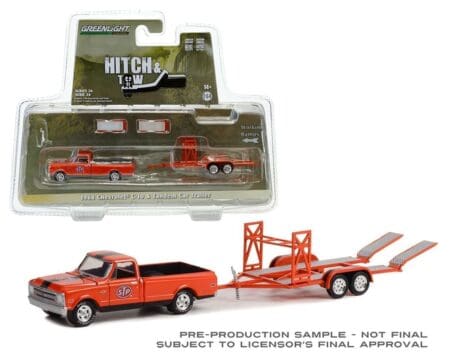 Greenlight 1:64 Hitch & Tow Series 26 - 1968 Chevrolet C-10 STP with Bed Cover and STP Tandem Car Trailer