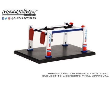 Greenlight 1:64 Four-Post Lifts Series 4 BFGoodrich - Image 2