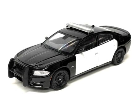 Welly 1:24 2016 Dodge Charger R/T Police Pursuit (Plain Black & White Two-Tone) MiJo Exclusives - Image 2