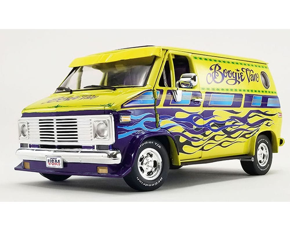 M2 1973 Chevrolet Van G10 & 1976 GMC Sierra Grande 15 Custom