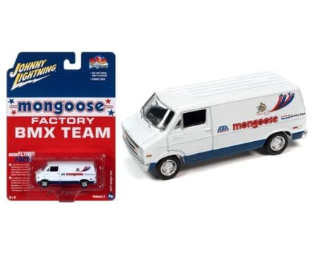 Johnny Lightning 1:64 Mongoose 1977 Dodge Van - White - Pop Culture 2023 Release 2