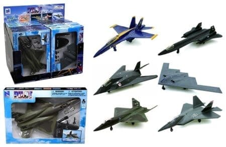 New Ray 1:72 Fighter Jets - Pilot Model Kit - Aircraft