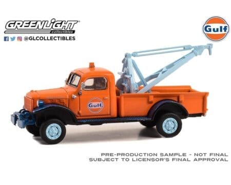 Greenlight 1:64 Gulf Oil Special Edition Series 2 - 1947 Dodge Power Wagon Wrecker - Orange