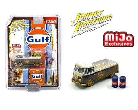 Johnny Lightning 1:64 1965 Volkswagen Type 2 Transporter GULF With 2 GULF Barrels Limited 4,800 Pieces - Mijo Exclusives