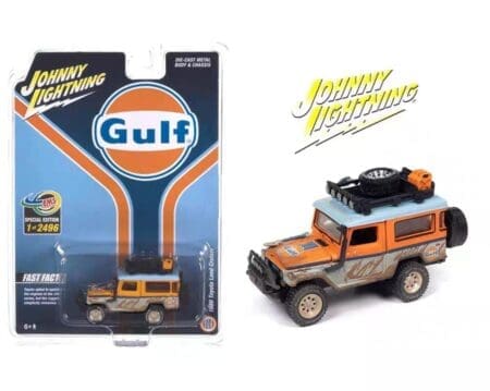 Johnny Lightning 1:64 1980 Toyota Land Cruiser Gulf Muddy - EMS Exclusive Special Edition
