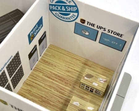 Greenlight 1:64 Diorama The UPS Store - Mijo Exclusives - Image 8