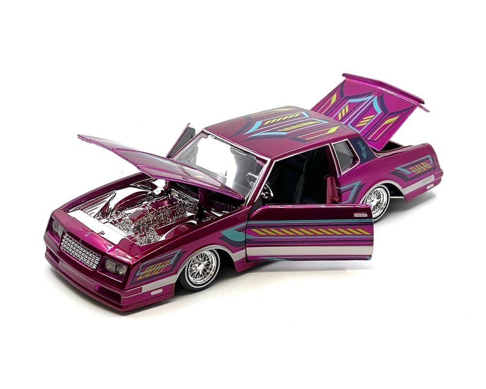 最新の激安 Lowrider Carlo Monte Chevrolet 1986 1:24 Maisto - Pink Hot ミニカー