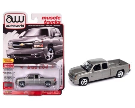 Auto World 1:64 2006 Chevrolet Silverado SS Truck Extended Cab Fleetside bed - Silver Birch Metallic