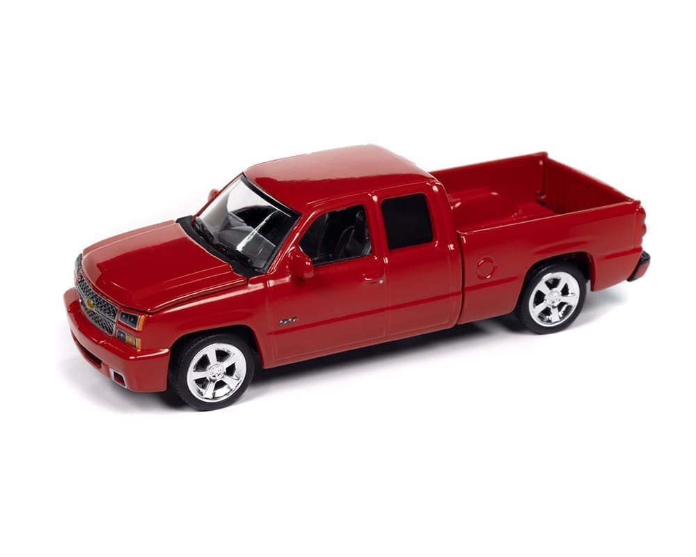 Auto World 1:64 2006 Chevrolet Silverado SS Truck Extended