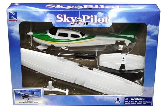 New Ray 1:42 Cessna 172 Skyhawk - Sky Pilot Model Kit - M