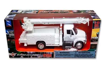 New Ray 1:43 International 4200 Digger -  Utility - Long Haul Trucker