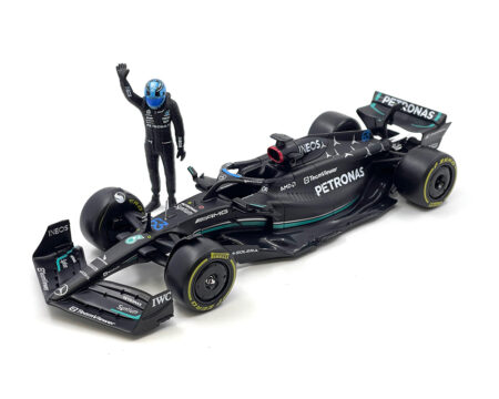 Bburago 1:24 Race F1 Mercedes-AMG W14 E Performance #63 George Russell with Standing Figure - Image 2