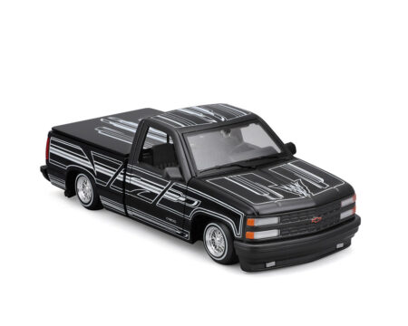 Maisto 1:24 1993 Chevrolet 454 SS Pickup Lowrider - Black - Design Lowriders - MiJo Exclusives - Image 2