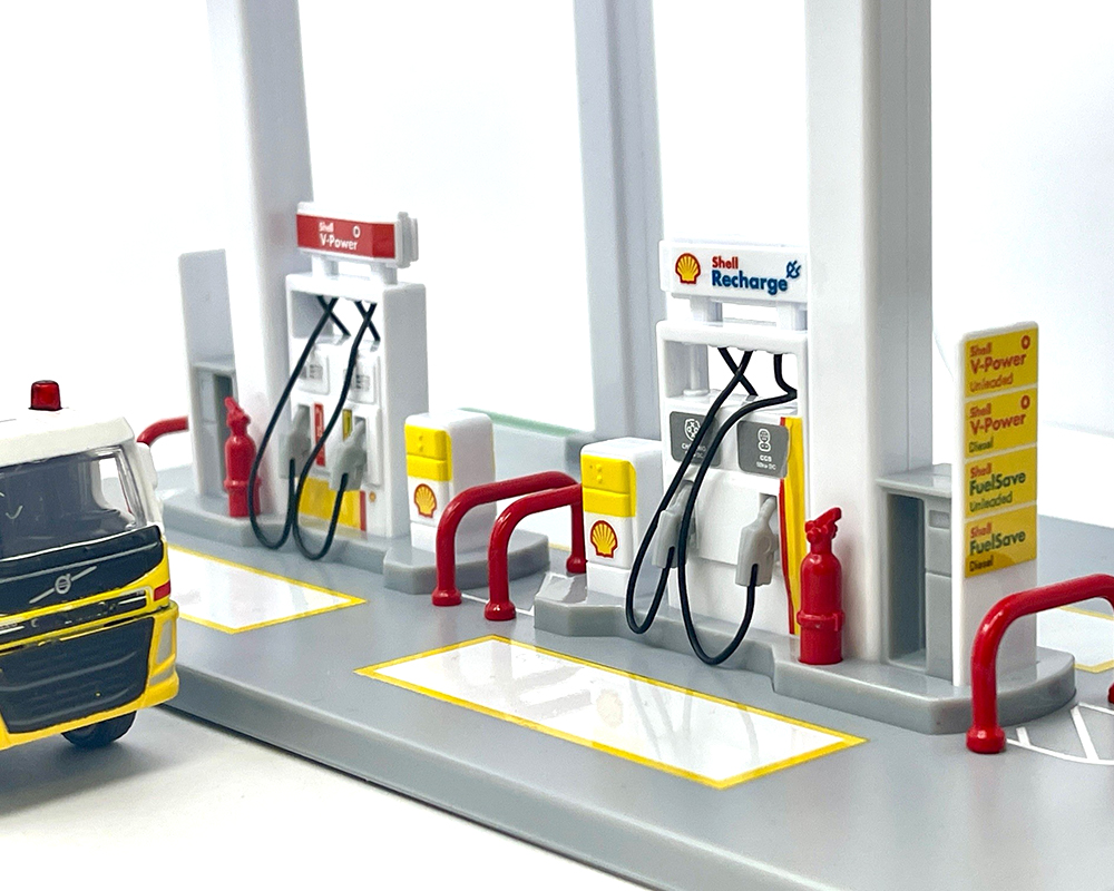 CCA 1:64 Shell Gas Station Playset with Volvo Oil Tanker
