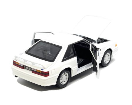Maisto 1:24 Ford Mustang SVT Cobra 1993 - White - Special Edition - Mijo Exclusives - Image 3