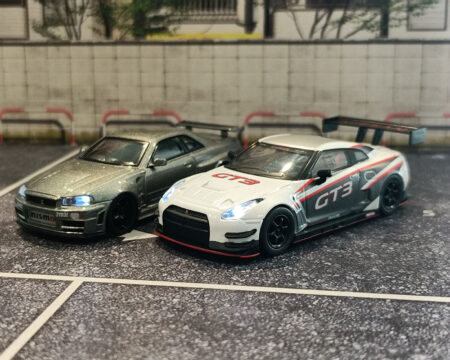 (Preorder) Kyosho 1:64 Nissan GT-R Nismo GT-3 Presentation with MOTN LED Base Compatible - White - Image 2