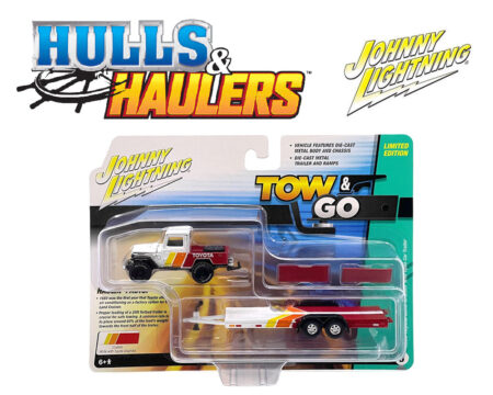 Johnny Lightning 1:64 Hulls & Haulers 1980 Toyota Land Cruiser w/Open Car Trailer - White