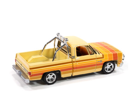 (Preorder) Auto World 1:64 1981 Chevrolet Silverado Fleetside Custom Lowered - Beige - Hobby Exclusives Limited Edition - Image 3