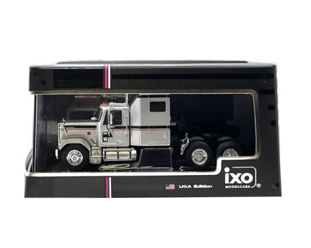 IXO Models 1:64 1980 GMC General Semi Truck - Silver - Image 2