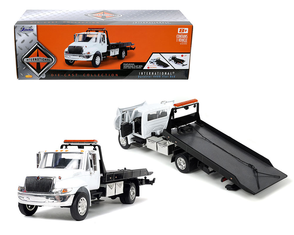 Jada 1:24 International Flatbed Tow Truck White - M & J Toys Inc